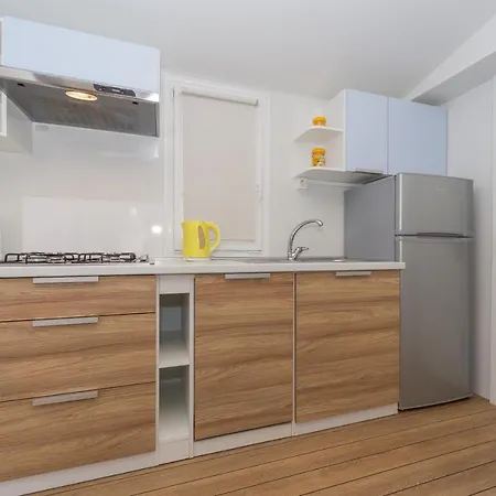 Mobile Homes Crystal Kamp alanı 4*