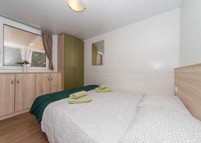Mobile Homes Crystal Биоград-на-Мору