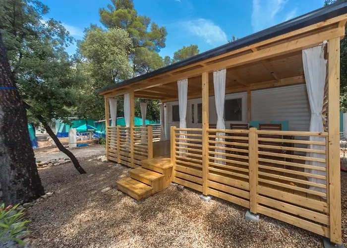 Mobile Homes Crystal Кемпинг